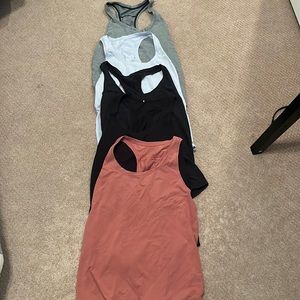 5 Lu Lu lemon love tanks size 6